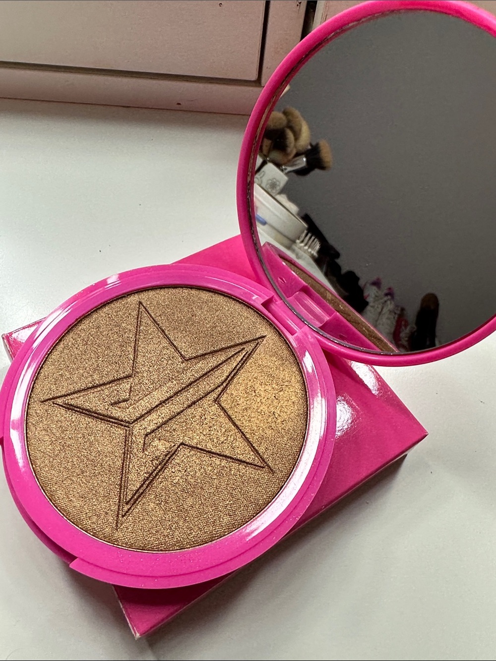 Jeffree Star highlighter